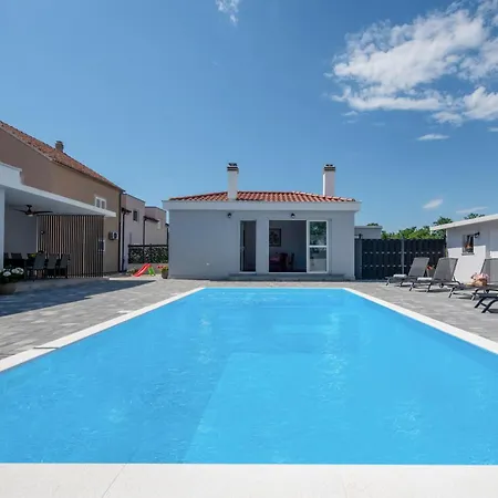 Luxurious In Gornje Rastane Tatil Evi