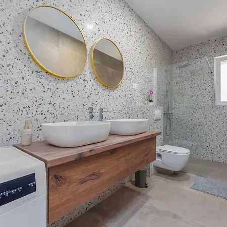 Luxurious In Gornje Rastane *