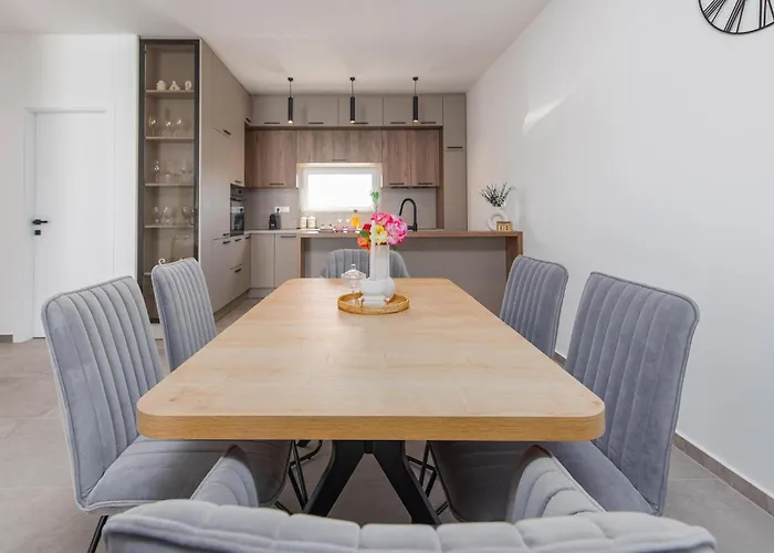 Ferienhaus 3 Bedroom Lovely In Gornje Rastane *