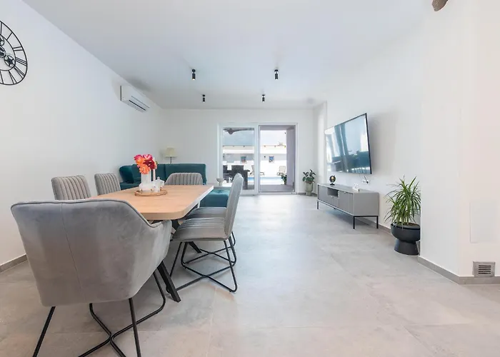 3 Bedroom Lovely In Gornje Rastane Ferienhaus