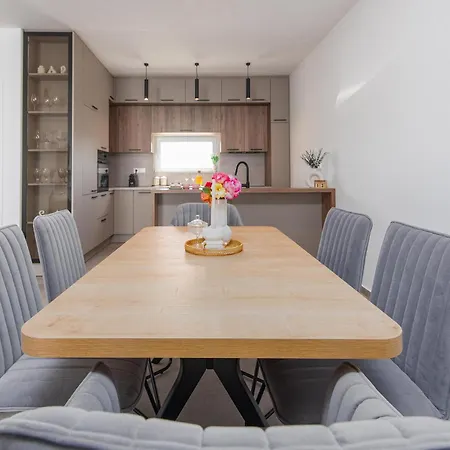 Ferienhaus Amazing In Gornje Rastane With Kitchen *