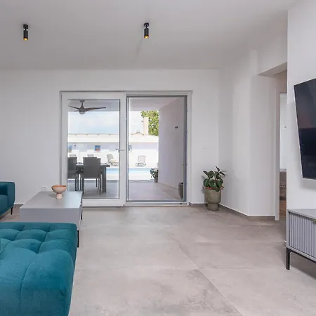 3 Bedroom Lovely In Gornje Rastane Σπίτι διακοπών