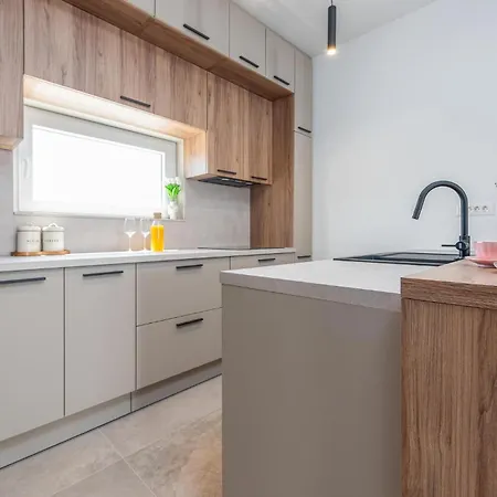 Ferienhaus Amazing In Gornje Rastane With Kitchen