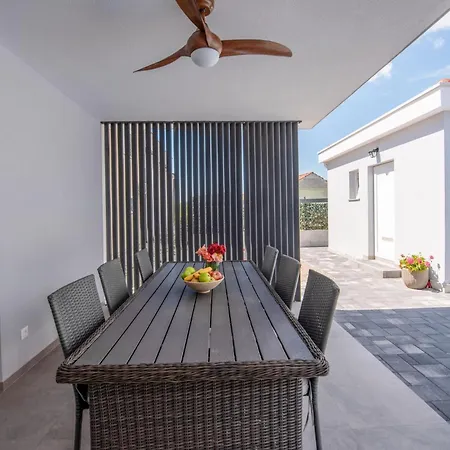 Casa de Férias Luxurious In Gornje Rastane