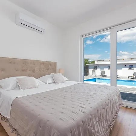 3 Bedroom Lovely In Gornje Rastane Σπίτι διακοπών *