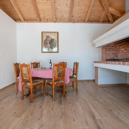 Amazing In Gornje Rastane With Kitchen Ferienhaus