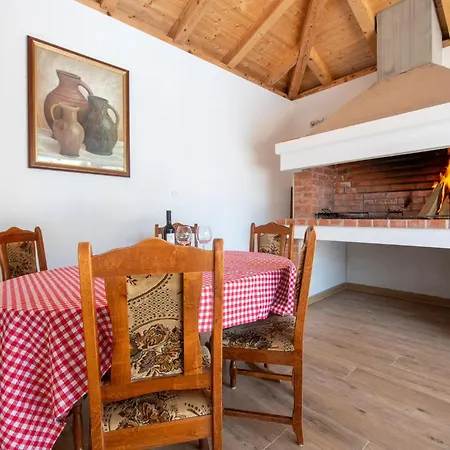 Ferienhaus Amazing In Gornje Rastane With Kitchen