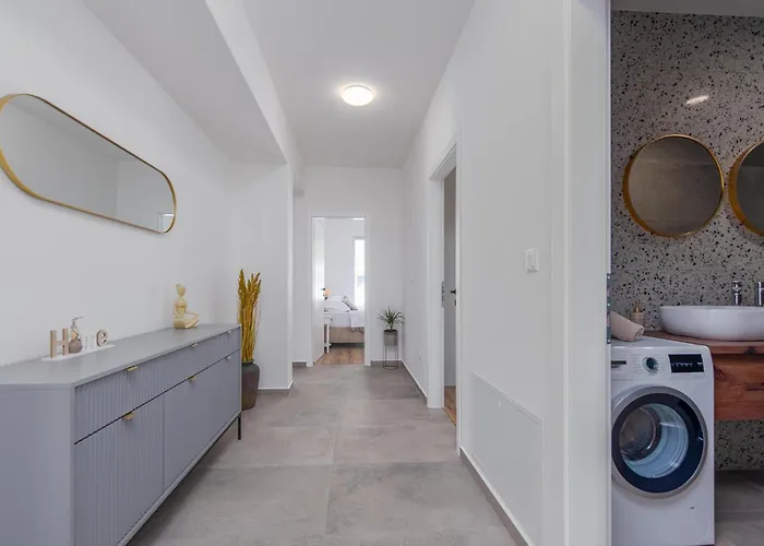 펜션 3 Bedroom Lovely In Gornje Rastane