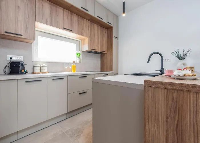 펜션 3 Bedroom Lovely In Gornje Rastane