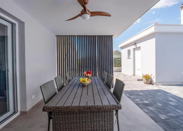 펜션 3 Bedroom Lovely In Gornje Rastane