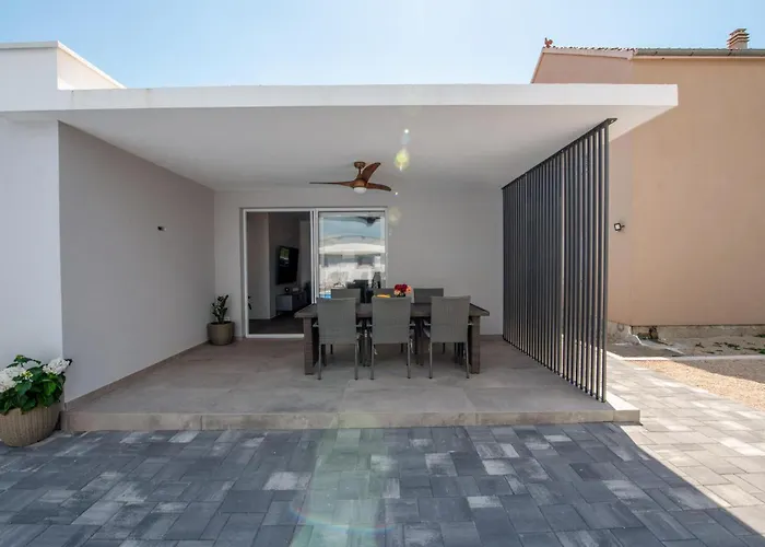 3 Bedroom Lovely In Gornje Rastane