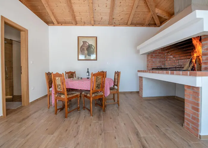 3 Bedroom Lovely In Gornje Rastane Дом отдыха