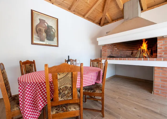 Дом отдыха 3 Bedroom Lovely In Gornje Rastane