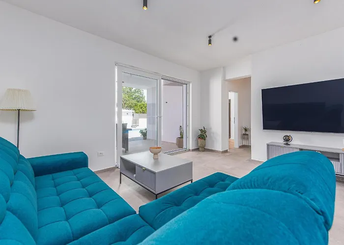 3 Bedroom Lovely In Gornje Rastane * Brkic